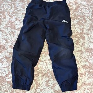 $10 2/15 Boys Nike Wind pant S black